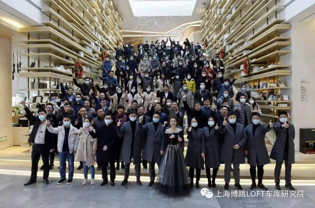 鹰潭全国一百多人在华侨城汉口道6号参观研讨LOFT专利车库技术！